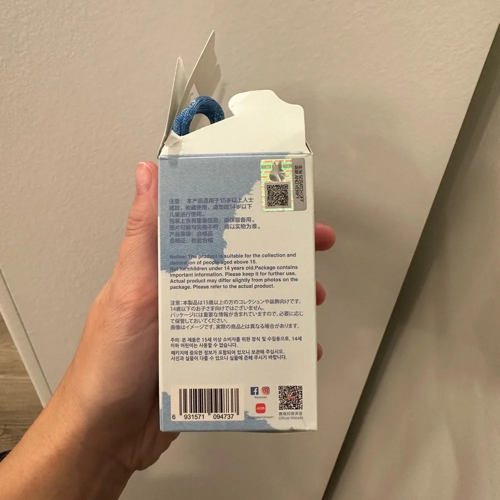 POPMART Labubu Pin for Love “R” (black) - Picture 6 of 7